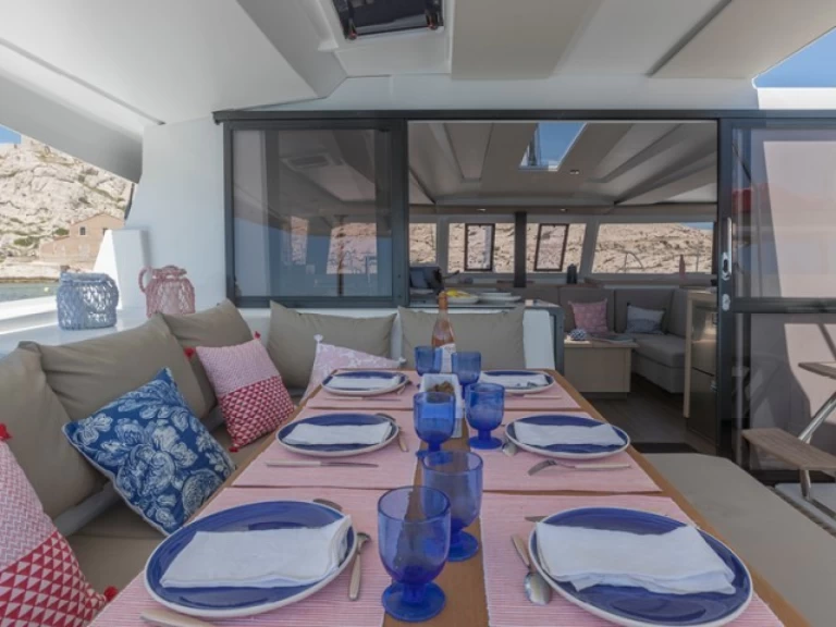 Noleggio Catamarano a Parham Town – Fountaine Pajot Astrea 42