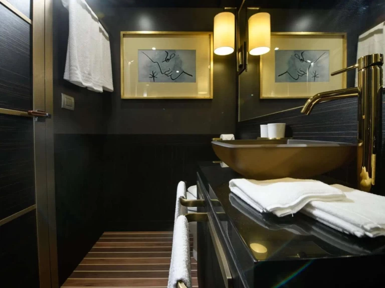 Noleggio a Ibiza Town – HOUSE OF HÜTTER GOLDFINGER su SamBoat