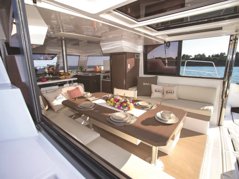 Noleggio Catamarano Bali con patente nautica