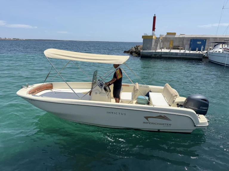 Noleggio barche s'Estanyol de Migjorn economico Invictus 190 FX