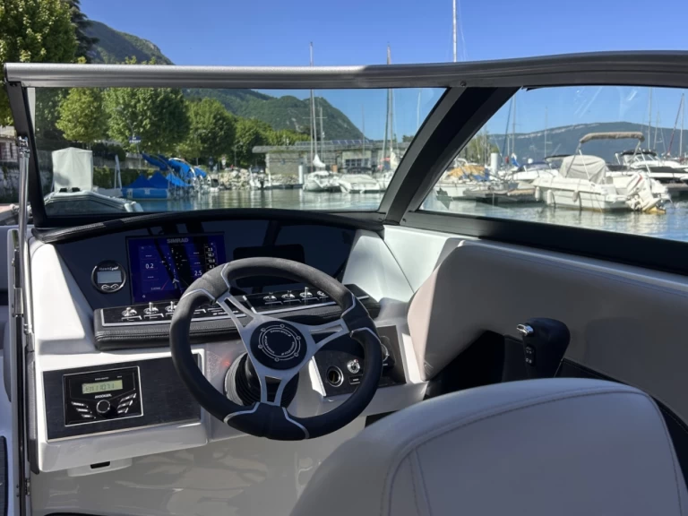 Noleggio Barca a motore Four Winns con patente nautica