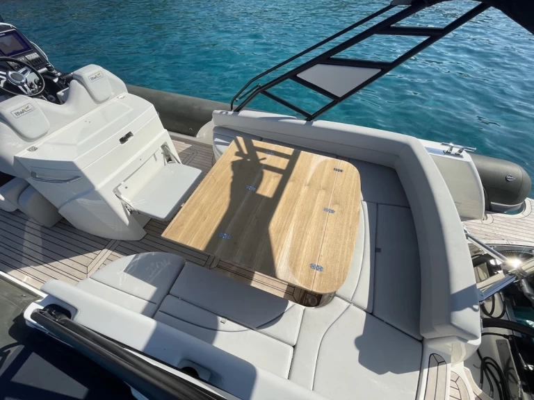 Gommone a noleggio a Marine de Sant'Ambrogio al miglior prezzo