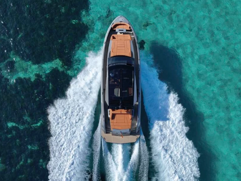 Noleggio Yacht di lusso Vanquish con patente nautica
