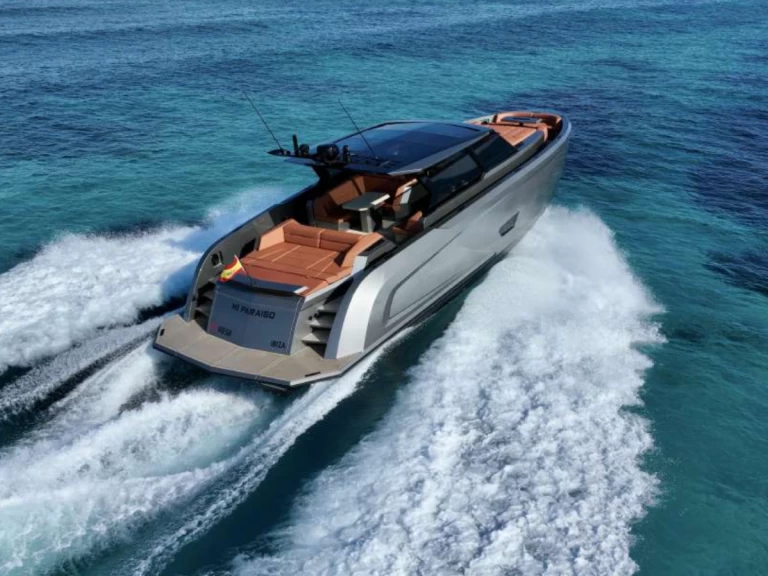 Yacht di lusso a noleggio a Marina Ibiza al miglior prezzo