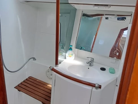 Noleggiare una Bénéteau Oceanis 361 a Póros (Citta)