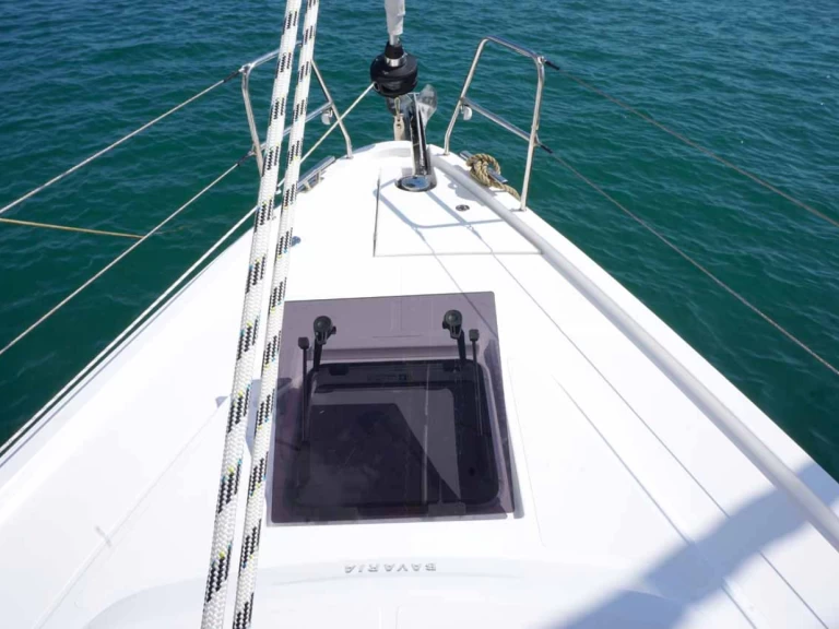 Noleggiare una Bavaria Bavaria C38 a Gouviá