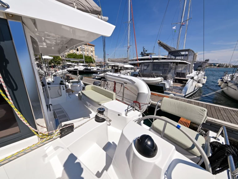 Noleggio Catamarano Bali con patente nautica