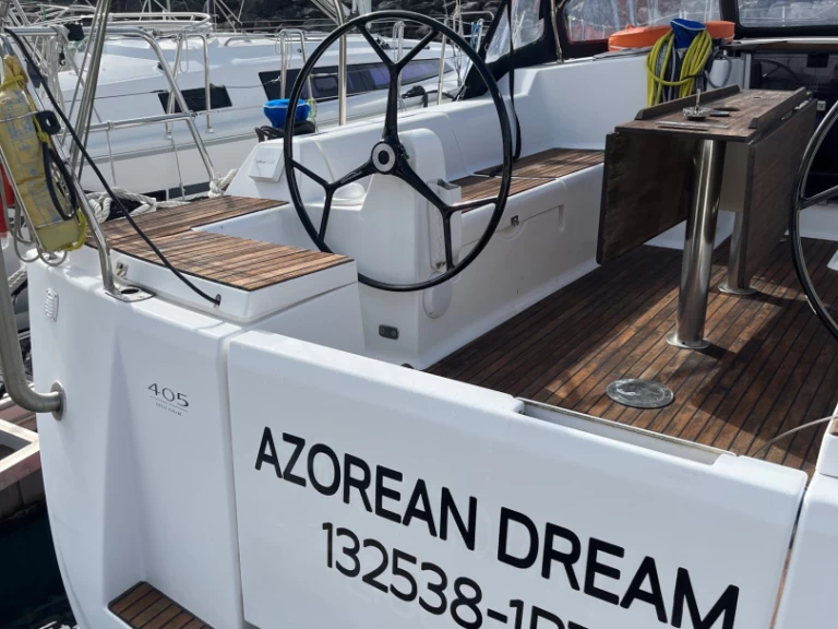 Noleggiare una Dufour Dufour 405 Grand Large a Angra do Heroísmo