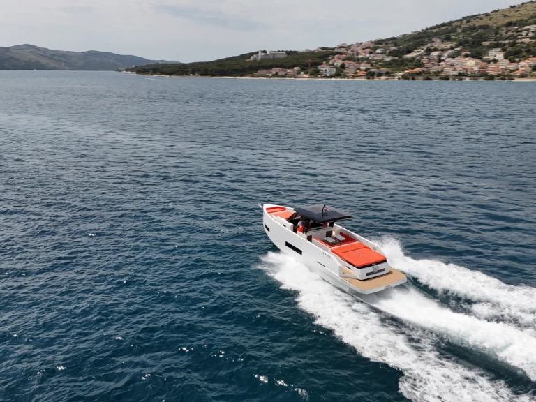 Noleggiare una De Antonio De Antonio D42 Open a Seget Donji