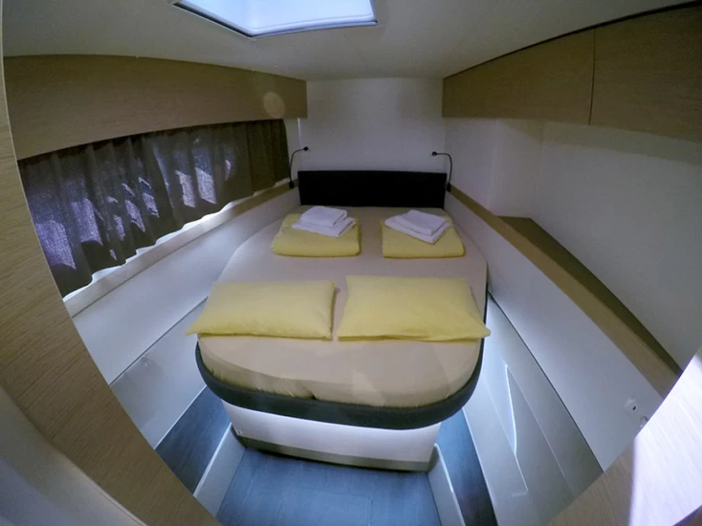 Noleggio Catamarano Fountaine Pajot con patente nautica