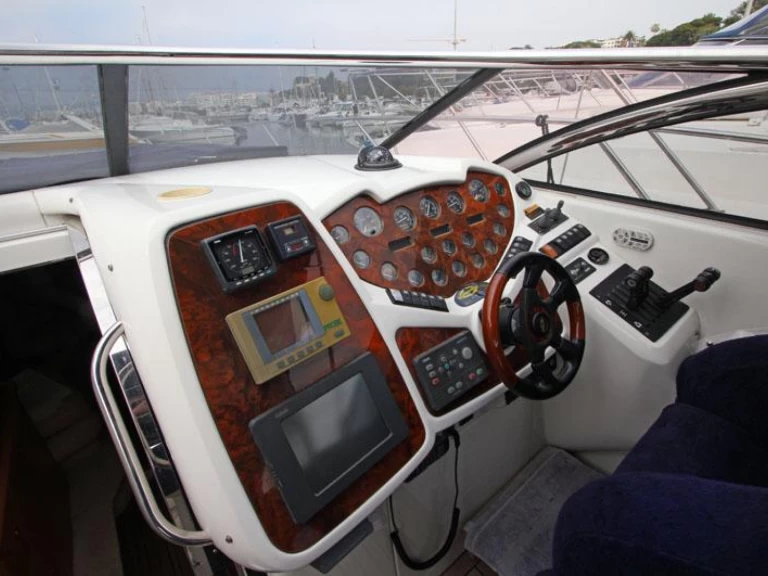 Noleggio Barca a motore a Saint-Tropez – Sunseeker Superhawk 48