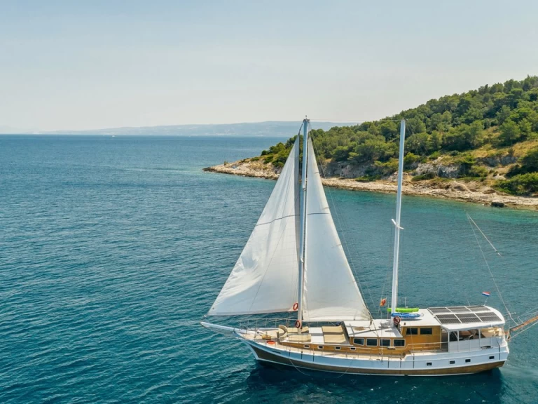 Noleggio Barca a vela Custom Made con patente nautica