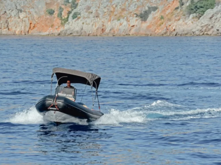 Noleggio Gommone Noburania con patente nautica