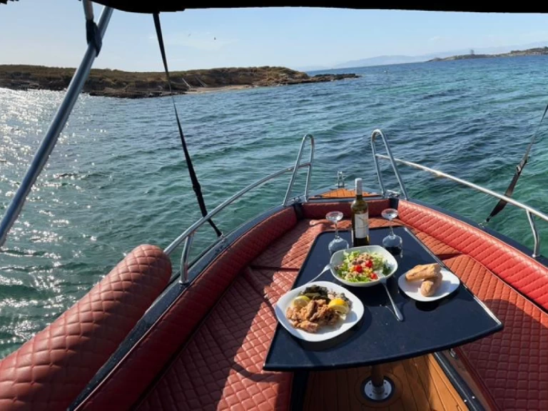 Noleggio a Glyfáda – ISATEK TEKNE COBRA 495 su SamBoat