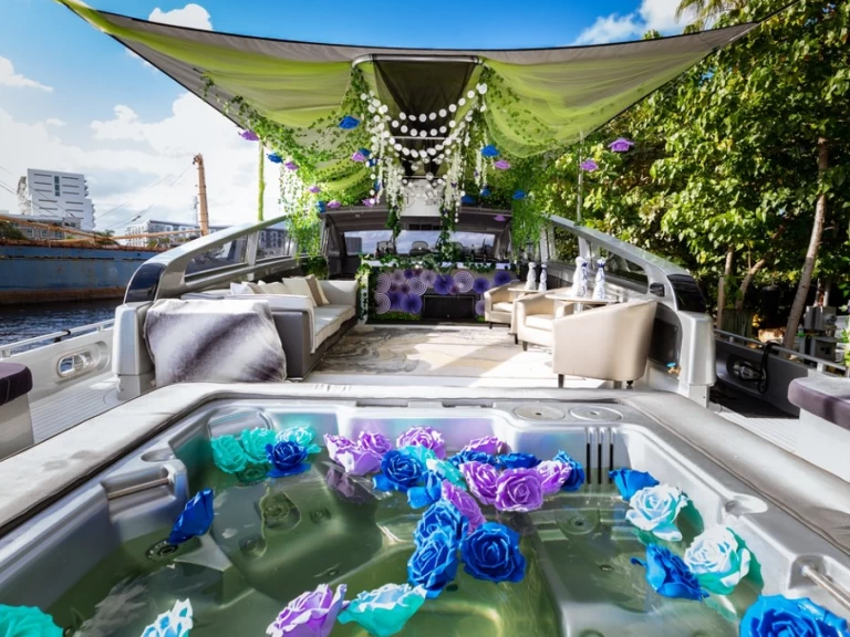 Noleggio Yacht di lusso Leopard (Arno) con patente nautica