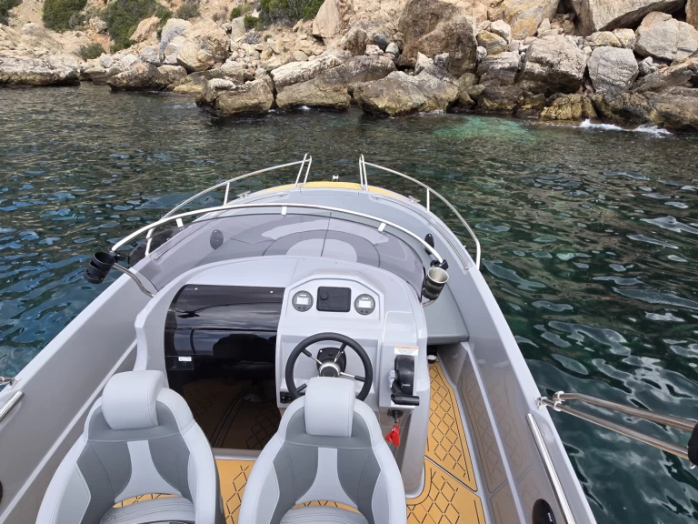 Noleggio Barca a motore Aqua24 con patente nautica