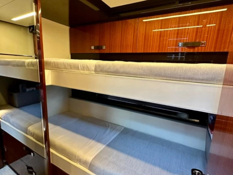 Noleggiare una RIVA RIVALE 56 NEXT LEVEL a Santa Eulària des Riu