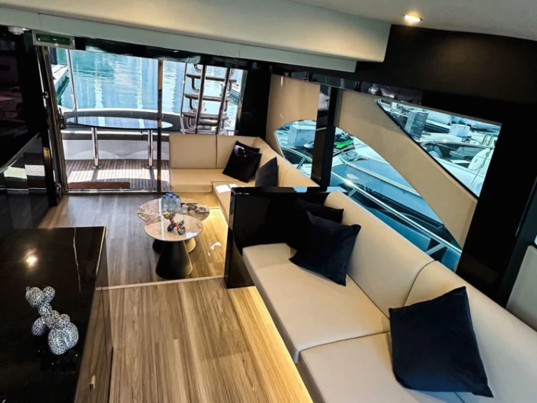 Yacht di lusso a noleggio a Dubai Marina al miglior prezzo