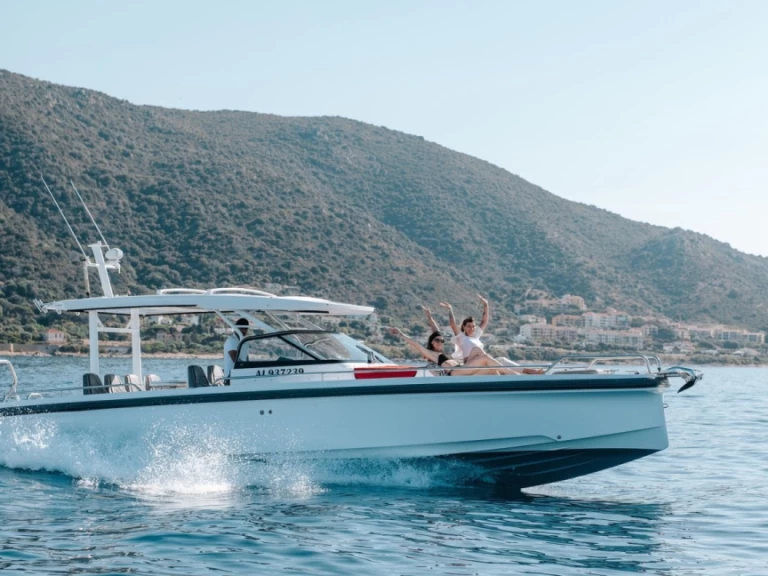 Noleggio Barca a motore con o senza skipper Axopar a Ajaccio