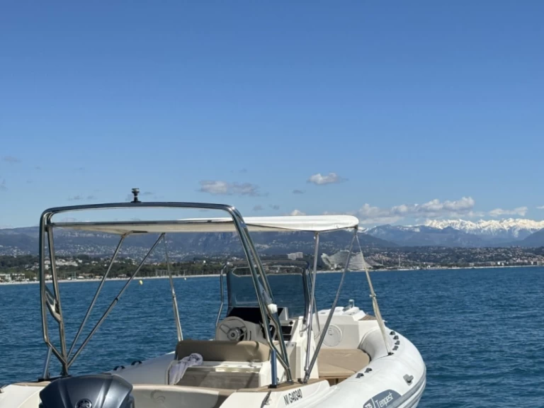 Gommone a noleggio a Antibes al miglior prezzo