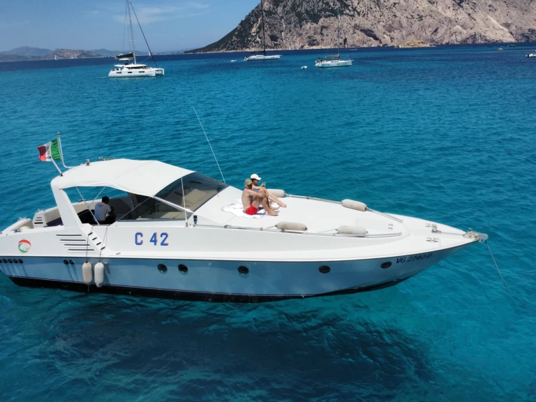 Noleggio Barca a motore con o senza skipper Tecnomarine a Porto Rotondo
