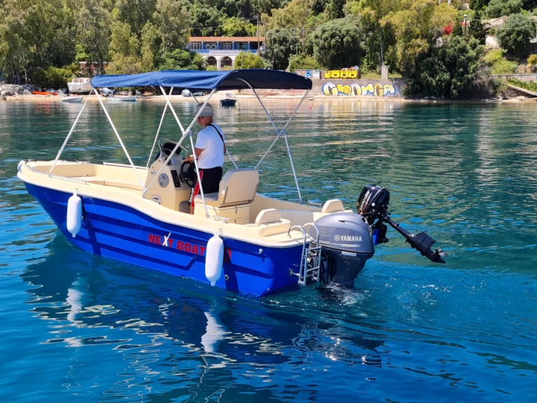 Barca a motore a noleggio a Benitses Marina al miglior prezzo