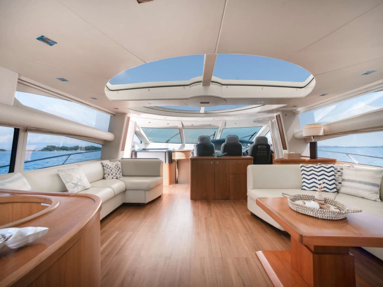 Noleggiare una Sunseeker PHOENIX a Gouviá