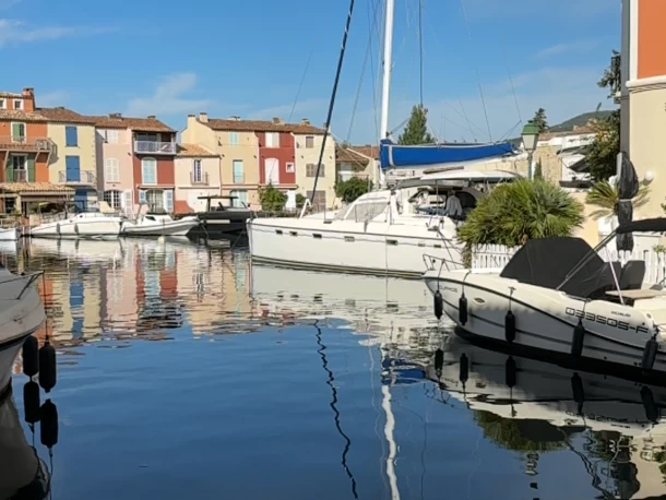 Barca a motore a noleggio a Port Grimaud al miglior prezzo