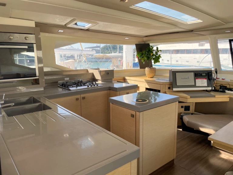 Noleggio Catamarano Fountaine Pajot con patente nautica