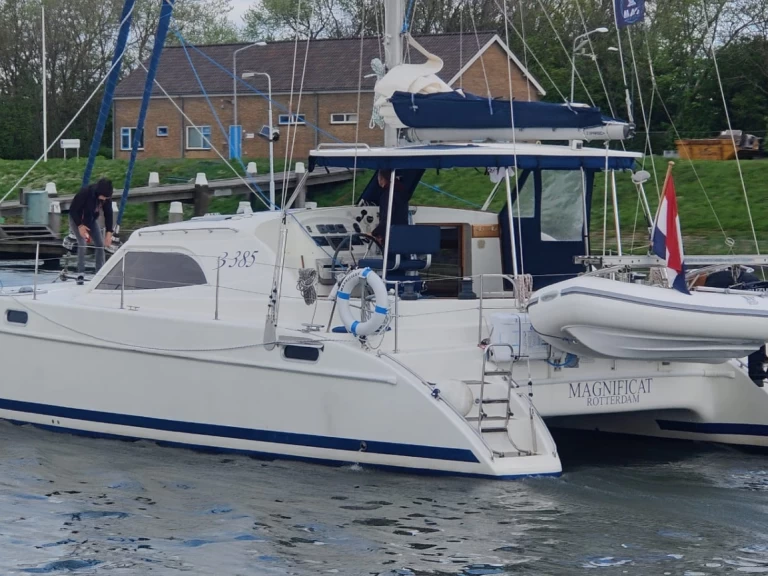 Noleggio Catamarano Broadblue con patente nautica