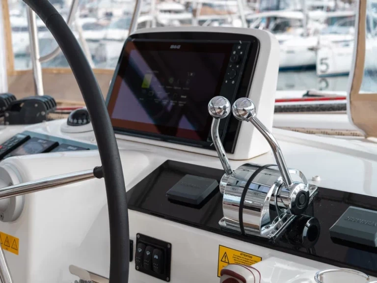 Noleggio Catamarano con o senza skipper Lagoon a Tivat