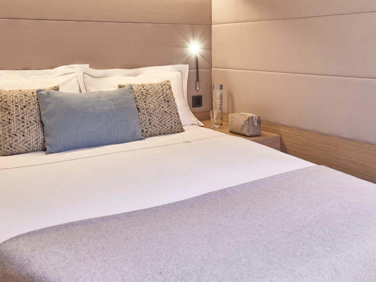 Catamarano a noleggio a Santa Eulària des Riu al miglior prezzo