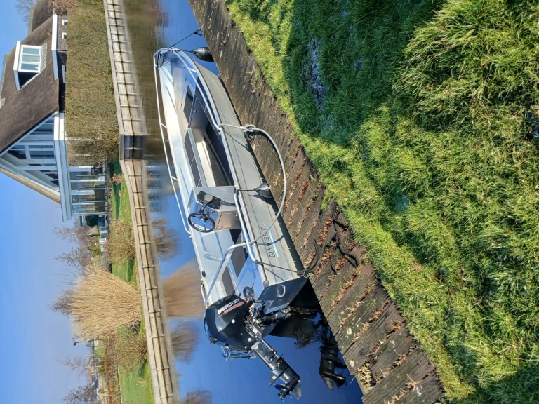 Noleggiare una qwest r500 a Vinkeveen