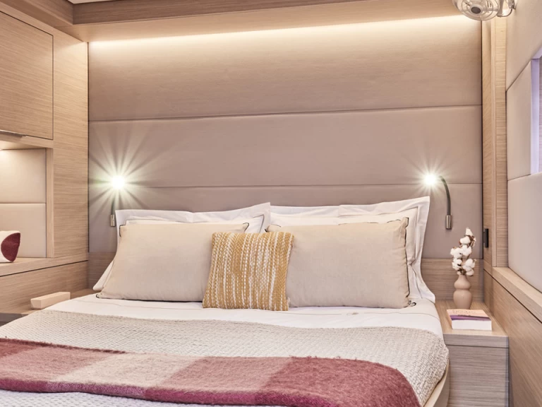 Catamarano a noleggio a Santa Eulària des Riu al miglior prezzo