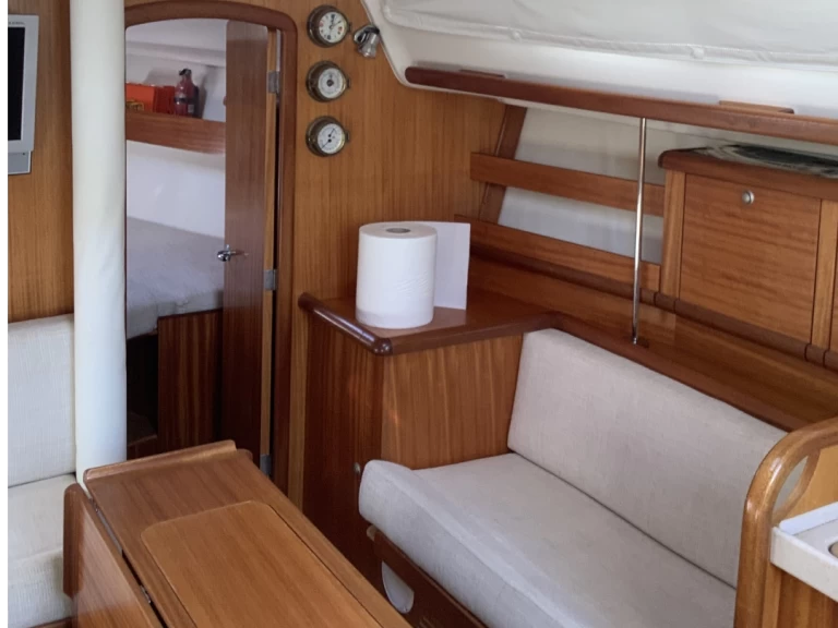 Noleggiare una Delphia Delphia 33 a Piso Livadi