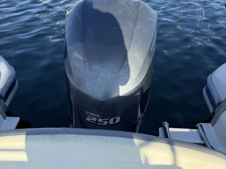 Noleggio a Solenzara – Capelli Tempest 750 Top su SamBoat