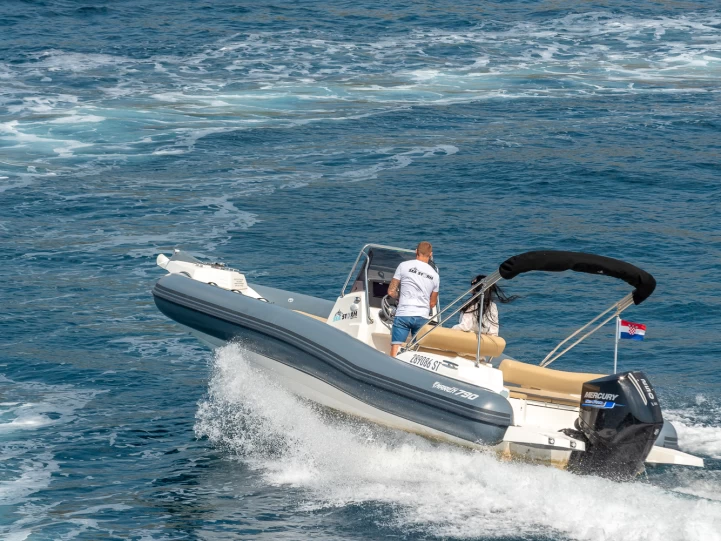 Noleggio a Trogir – Marlin Boat 790 Pro Dynamic su SamBoat