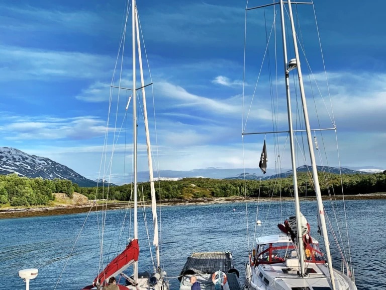 Barca a vela a noleggio a Eidkjosen al miglior prezzo