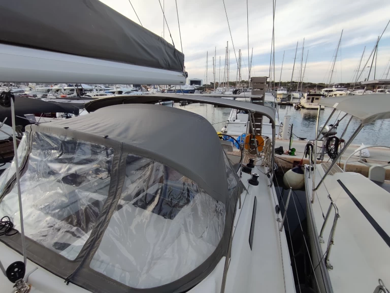 Noleggiare una Hanse Hanse 458 a Lávrio
