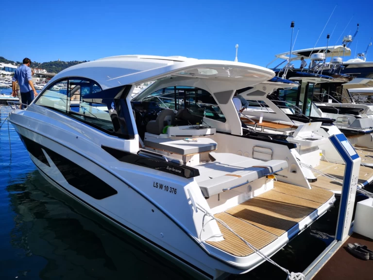 Noleggio barche Bénéteau Gran Turismo 32 a Pola su Samboat