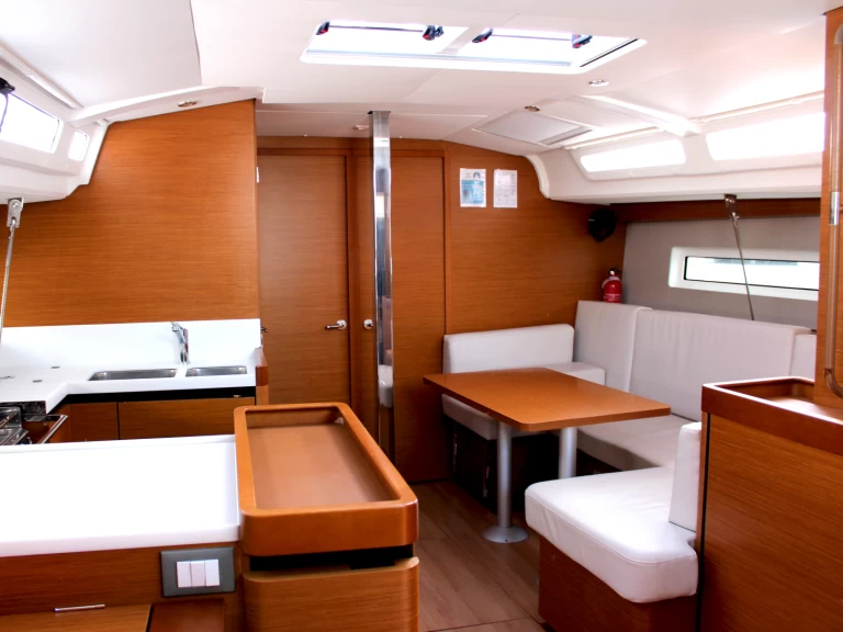 Noleggiare una Jeanneau Sun Odyssey 440 a Lefkáda