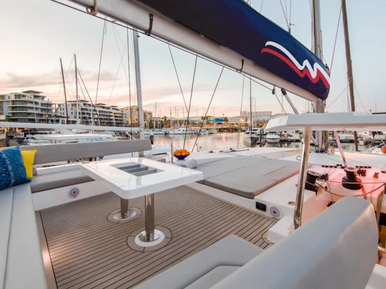 Noleggio Catamarano Leopard con patente nautica