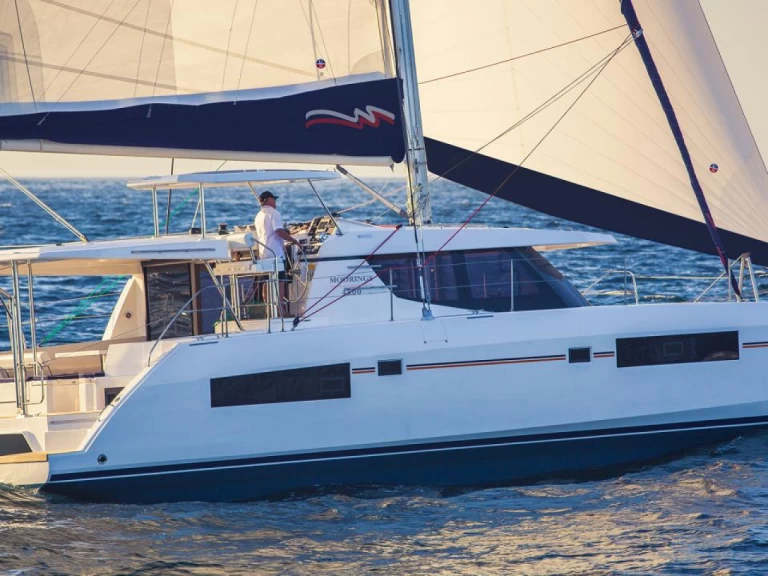 Noleggio Catamarano con o senza skipper Leopard a Bossoglina