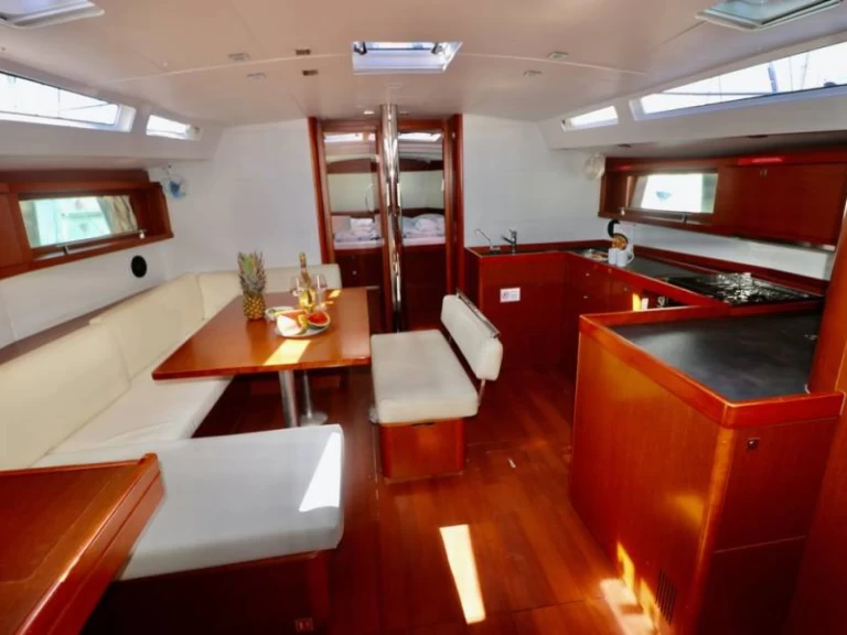 Noleggio barche Bénéteau Oceanis 48 a Cannigione su Samboat