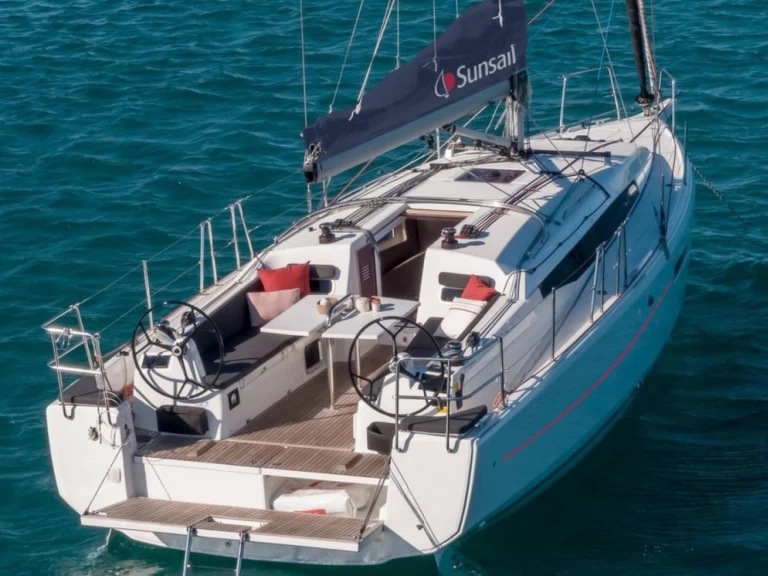 Noleggio Barca a vela Jeanneau con patente nautica