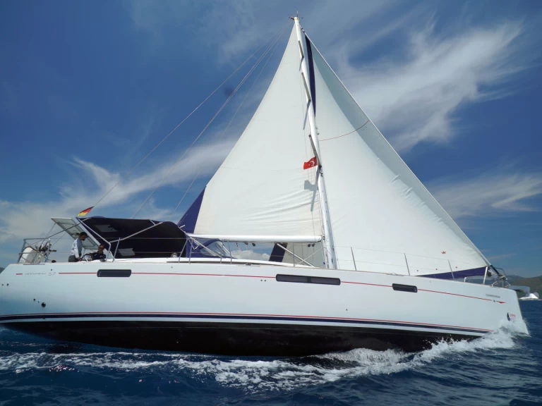 Noleggio Barca a vela Jeanneau con patente nautica