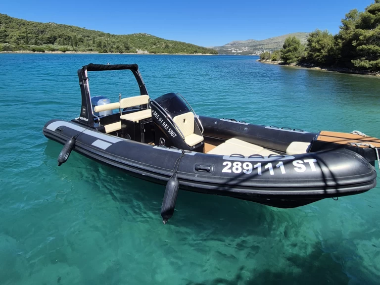 Inception 680 da affittare a  Trogir