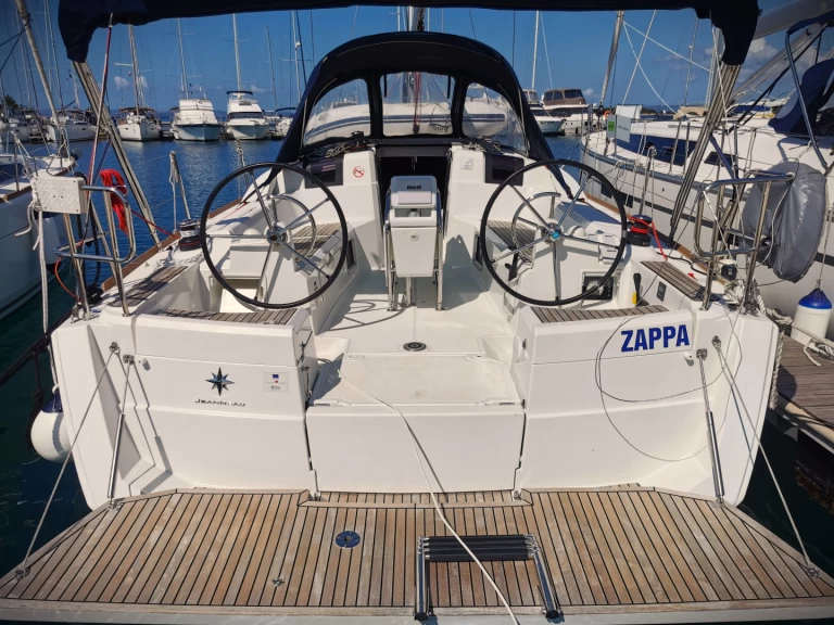 Noleggio barche Jeanneau Sun Odyssey 389 a Drage su Samboat