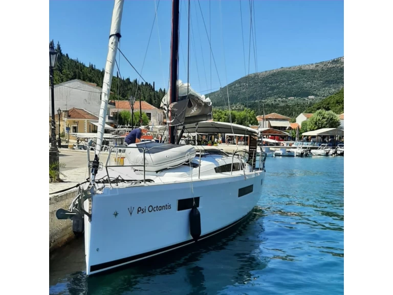 Noleggio Barca a vela Jeanneau con patente nautica