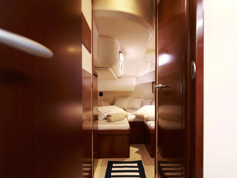 Noleggiare una Hanse Hanse 540 E a Álimos